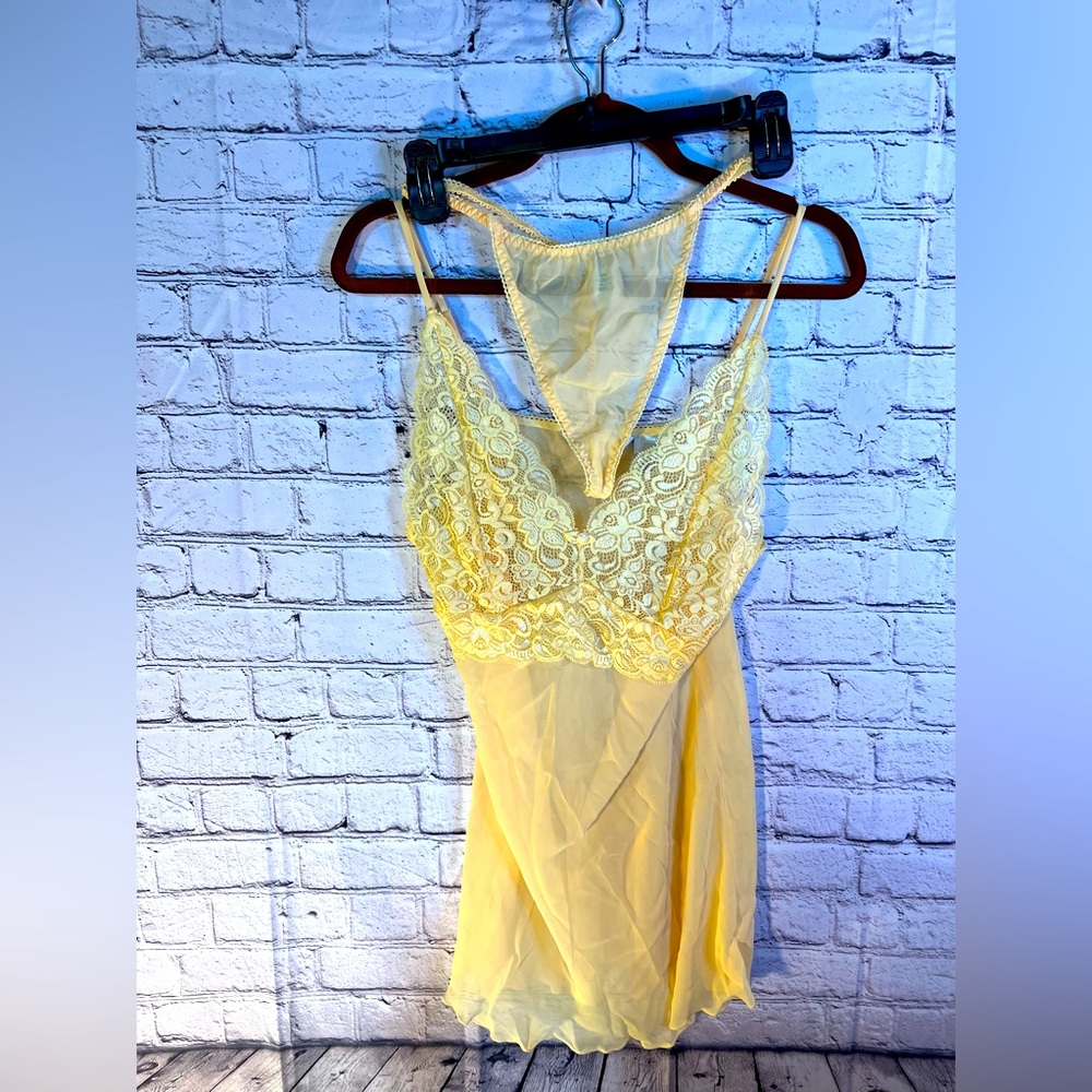 Delicates.  Ladies 2-piece lingerie set. Color yellow. Size M.